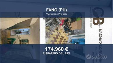 Immobile in asta di 222 m² con box auto a Fano