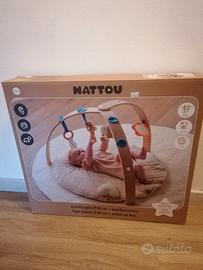 tappetto + arco in legno con giochi 