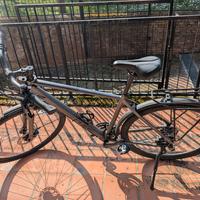 Bici ibrida trekking Cube Nature 