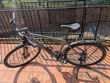 Bici ibrida trekking Cube Nature 