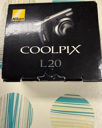 Fotocamera digitale Nikon Coolpix L20 compatta
