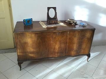 Vecchio mobile porta corredo vintage