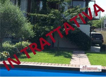 Villa di 280 m² con più di 5 locali e box auto a S