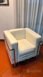 Poltrona stile Le Corbusier LC2 bianca e cromo