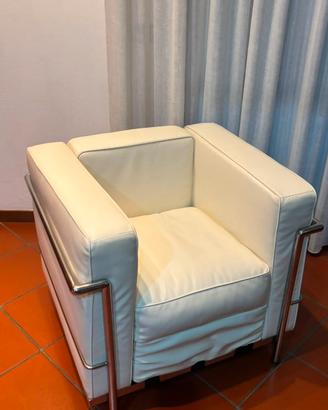 Poltrona stile Le Corbusier LC2 bianca e cromo