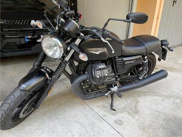 Moto Guzzi V7 Stone 2017 abs