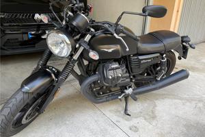 Moto Guzzi V7 Stone 2017 abs