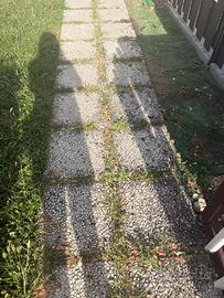 Mattonelle effetto pietra (2€ cad.)