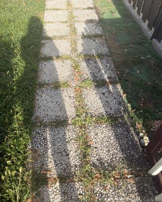 Mattonelle effetto pietra (2€ cad.)