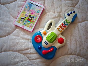 Chitarra Chicco e tablet sinoro
