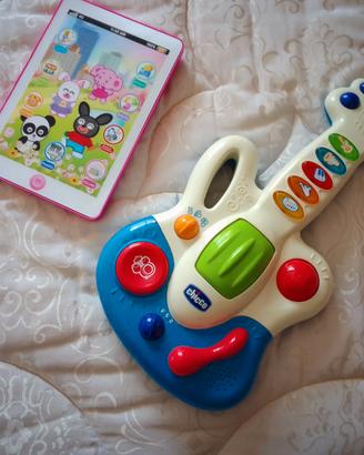 Chitarra Chicco e tablet sinoro