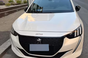 Peugeot E-208 GT