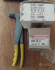 Rivettatrice più rivetti 