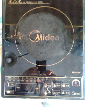 Cucina portatile con piano ad induzione Midea