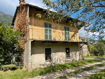 Rustico casetta soleggiato con giardino