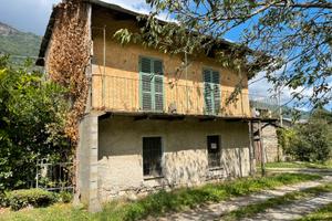 Rustico casetta soleggiato con giardino