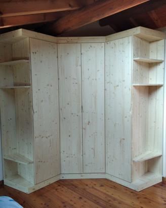 cabina armadio in abete con ante ripiani tubi