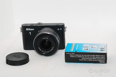 macchina fotografica mirrorless Nikon 1 j3 10-30mm