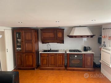 Cucina in legno massello