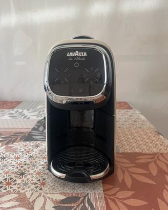 macchina da caffè Lavazza in Black Elogy Milk