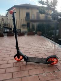 monopattino a spinta