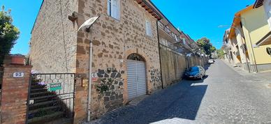 Casa indipendente con giardino e taverna