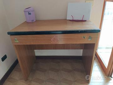 scrivania in legno