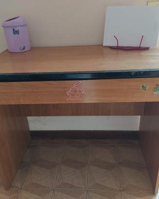 scrivania in legno