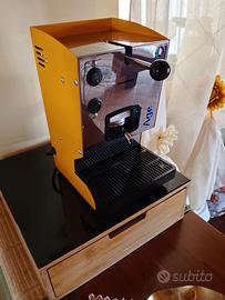macchina caffè in metallo 