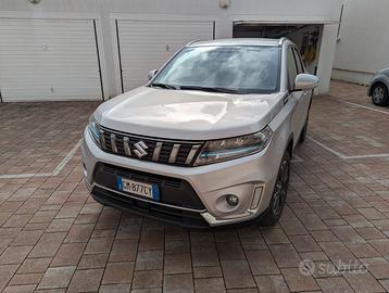 SUZUKI VITARA HYBRID 1.4 TOP color ARGENTO