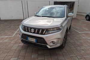 SUZUKI VITARA HYBRID 1.4 TOP color ARGENTO