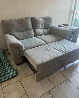 Divano 2 posti PoltroneSofà con puff estraibile