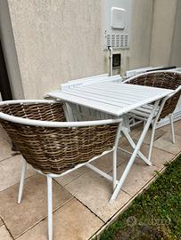 Sedie e tavolino da esterno