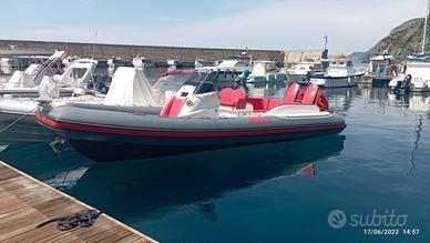 Gommone Joker 28 con 2 Evinrude 300 hp