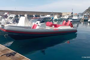 Gommone Joker 28 con 2 Evinrude 300 hp
