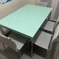 Tavolo in vetro estendibile