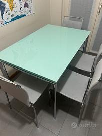 Tavolo in vetro estendibile