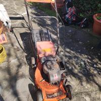 taglia erba a motore 