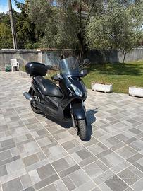 Yamaha X-Max 125