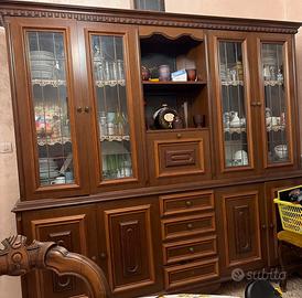 Vetrina in legno massiccio