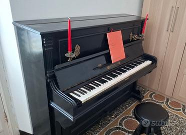 Antico pianoforte da studio