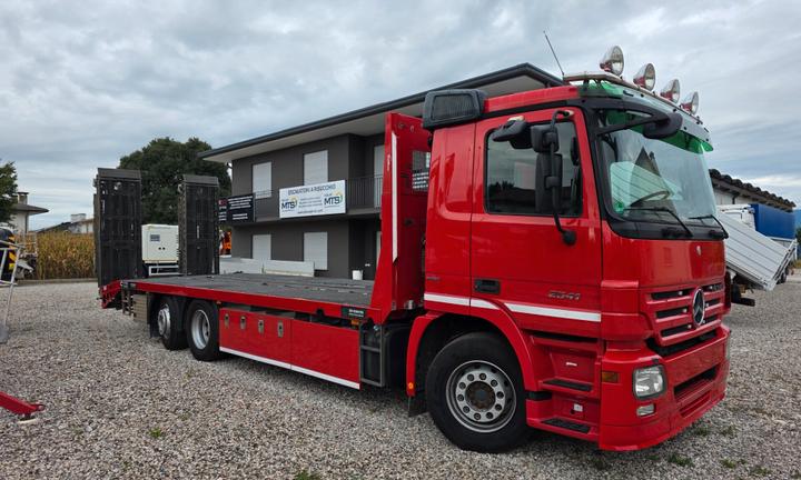 Carrellone Mercedes pneumatico integrale rampe dop