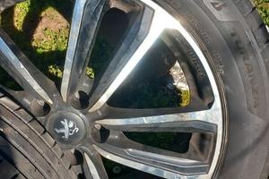 Gomme Bridgestone su cerchi in lega Peugeot 5008