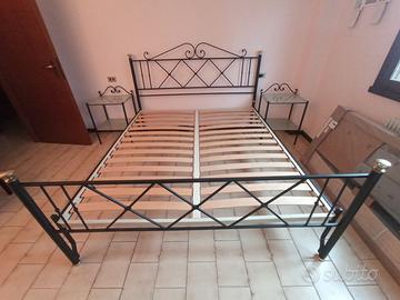 Letto matrimoniale in ferro battuto + 2 comodini