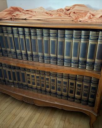 Enciclopedia Terccani con mobile