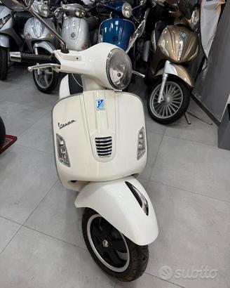 Piaggio Vespa 300 GTS