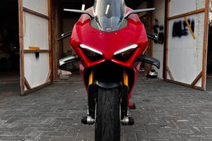 Ducati Panigale v4S 2023/24