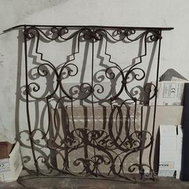 Antica inferriata in ferro battuto 
