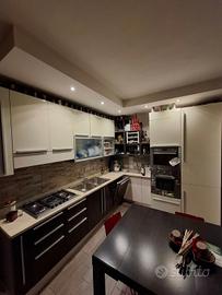 Cucina Del Tongo  con piano in  okite