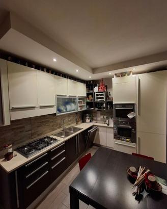 Cucina Del Tongo  con piano in  okite